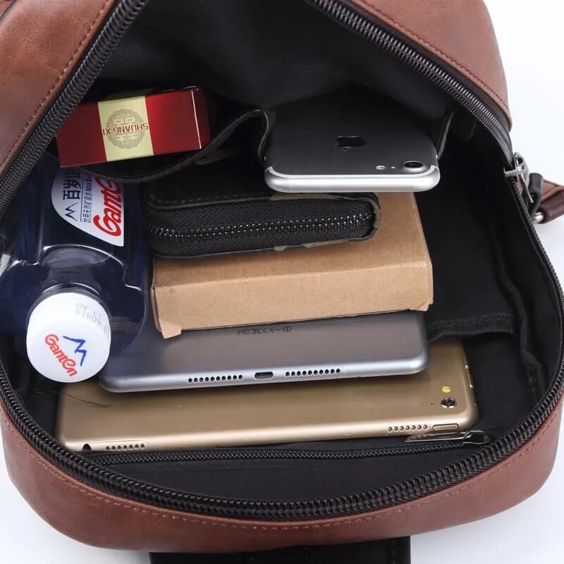 Mochila Masculina de Cuero Perry – Urbana, Versátil y Compacta